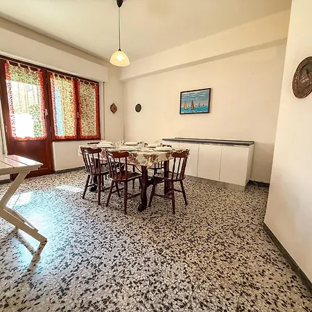 Lejlighed Pristina Apartment, Pochi Passi Dal Mare Rifa755